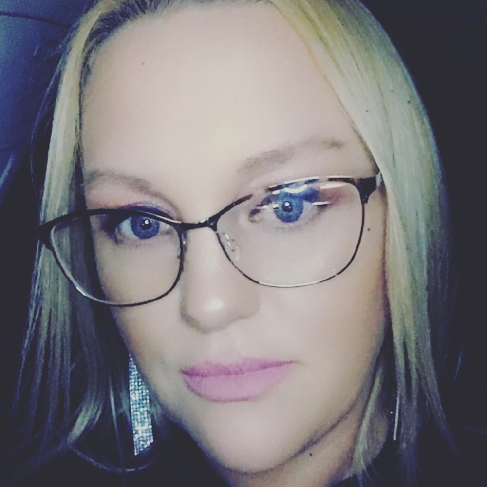 Meet your Posher, Courtney